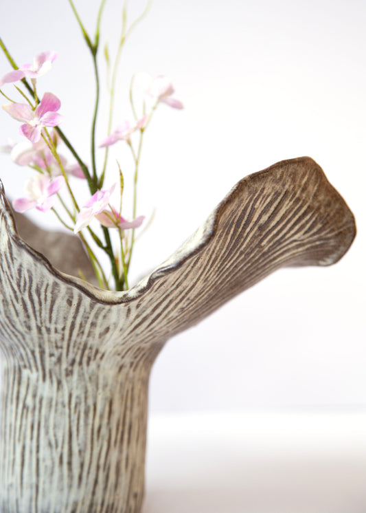 KURAI HANA PEDESTAL VASE